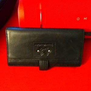 Stone mountain black leather wallet only  7x4"